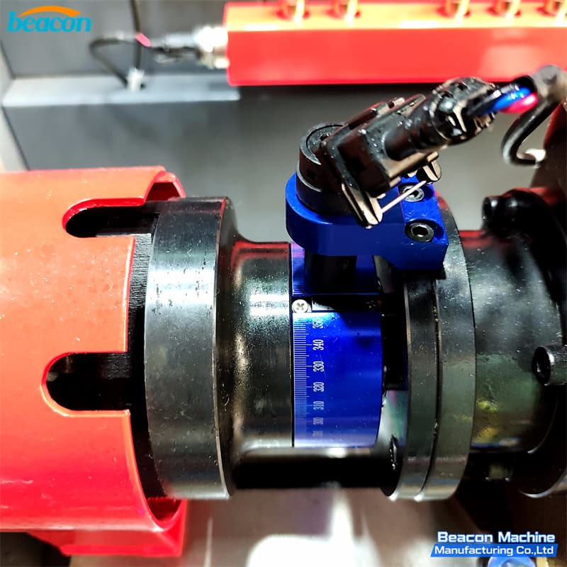 Detalle del motor de alta potencia y acoplamiento de bomba del CR909.